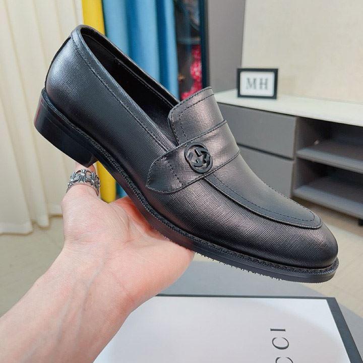 G*u*i leather shoes
